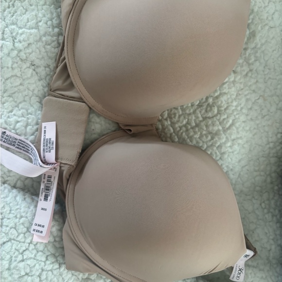 Brand new Victoria Secret push up bra. Nude in color. Never worn - Picture 1 of 2